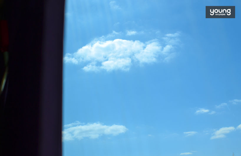 ▲ 빛 갈라짐과 맑은 하늘 [Nikon D3100 30mm F/1.8 1/1600s ISO-100] 고속도로는 끊임없이 바뀌는 하늘, 그리고 햇빛을 볼 수 있는 장소 중 하나입니다