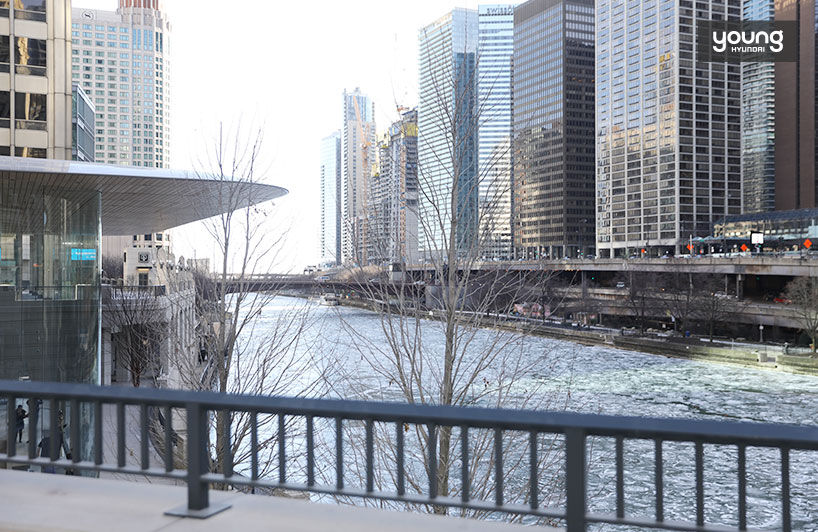 ▲ ‘DuSable Bridge’에서 보는 시카고의 경관