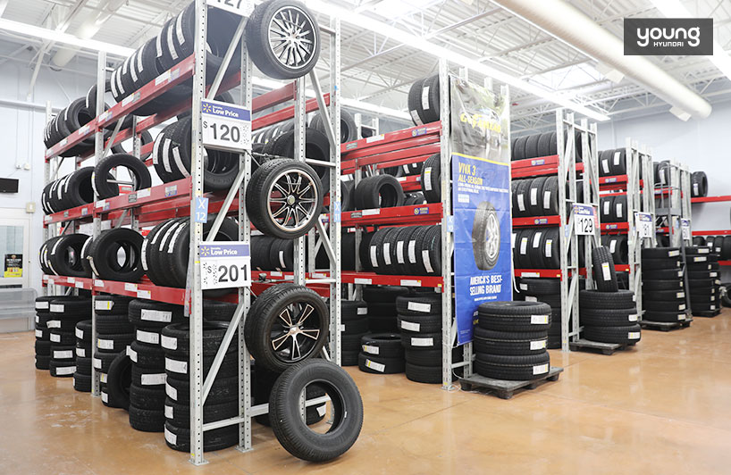▲ 다양한 종류의 타이어를 판매하고 있다