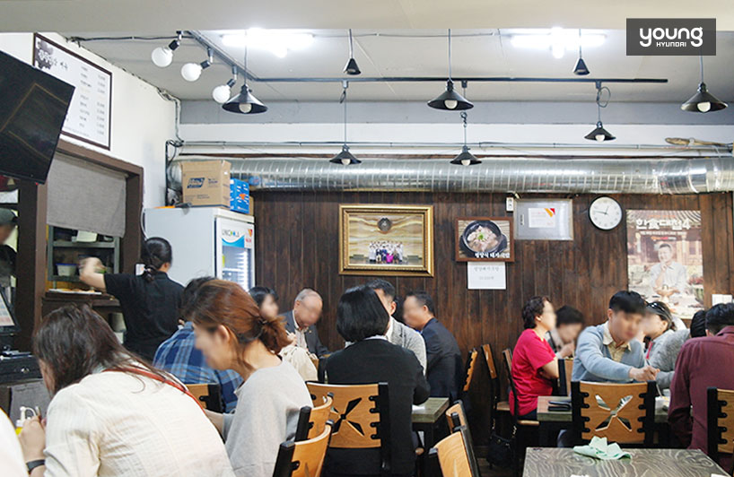 ▲ 점심시간에 방문한 동무밥상은 이미 만석